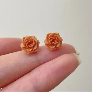 Peach Rose Stud Earrings Floral Carved Resin Romantic Cottagecore NWT